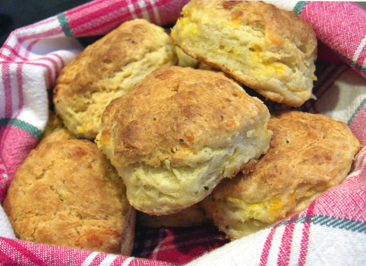 Fluffy Cheddar Biscuits-image
