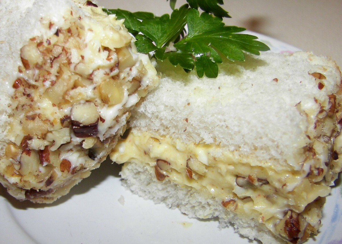 Curried Cream Cheese and Chutney Party Sandwiches
