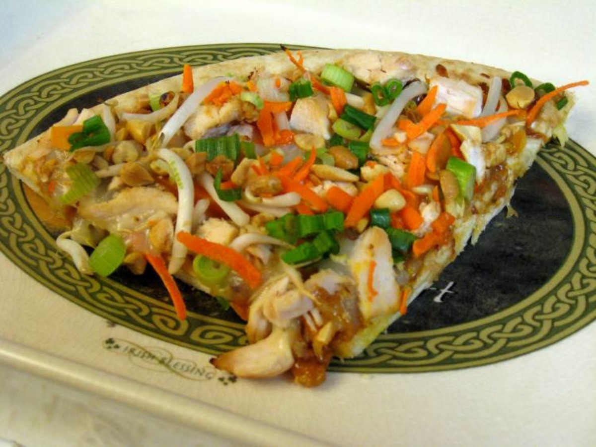 Spicy Thai Chicken Pizza With Peanut Sauce_image