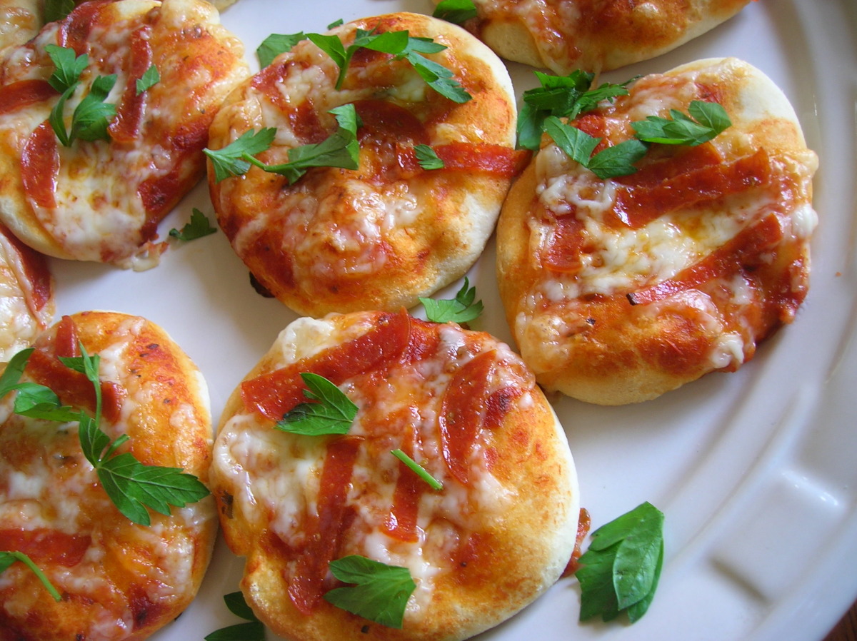 Easy Tomato And Cheese Mini Pizza Recipe