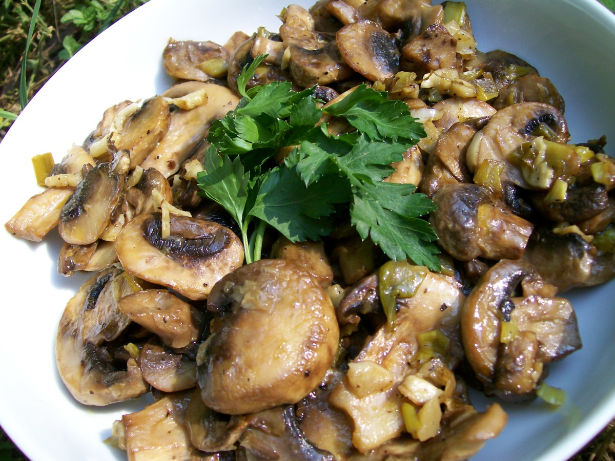 Easy Lemony and Garlicky Mushrooms