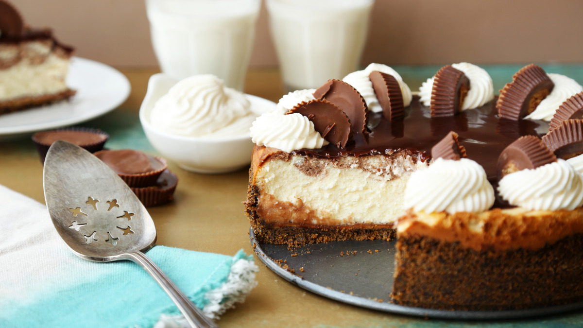 Peanut Butter Cup Cheesecake