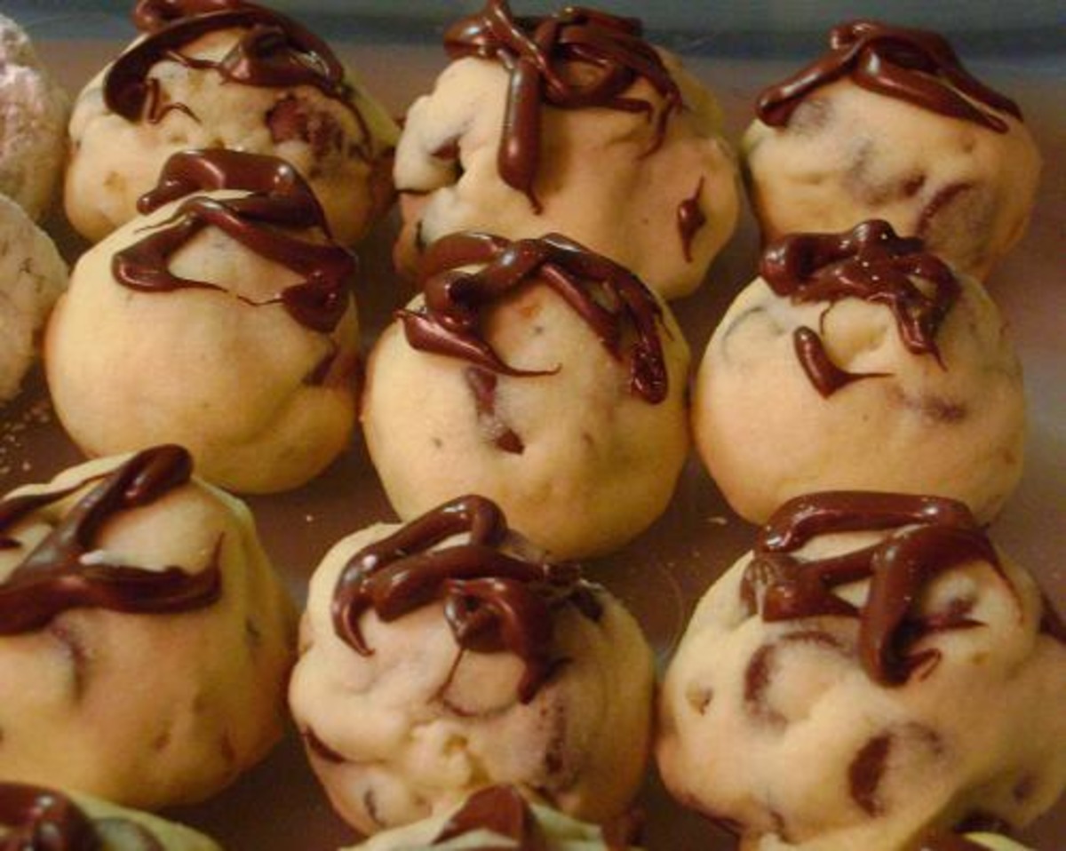 Russian Tea Cakes With Chocolate image