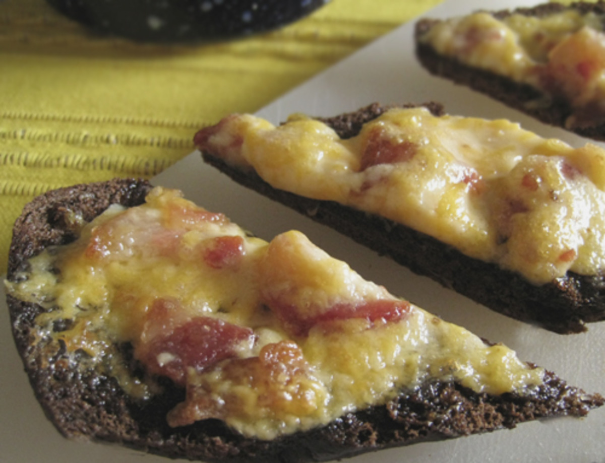 Easy Bacon and Cheese Pumpernickel Puffs