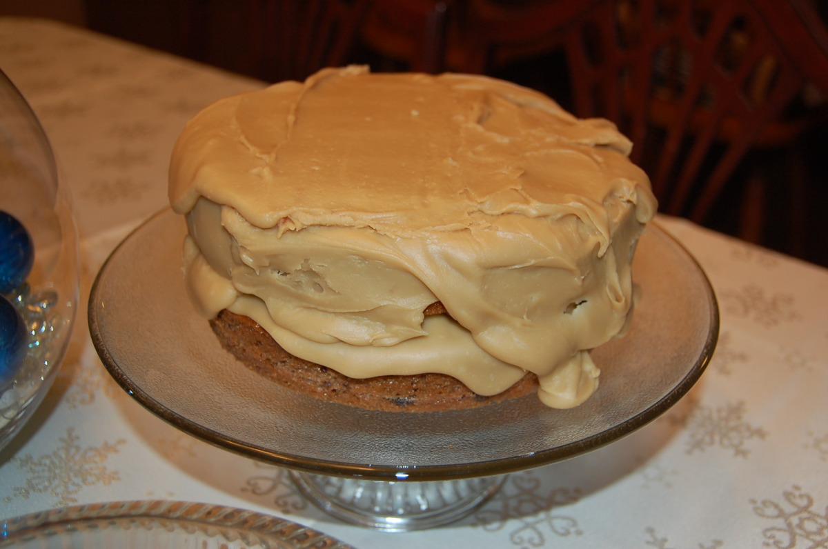 Old Fashioned Southern Burned Caramel Cake - Mom Loves Baking