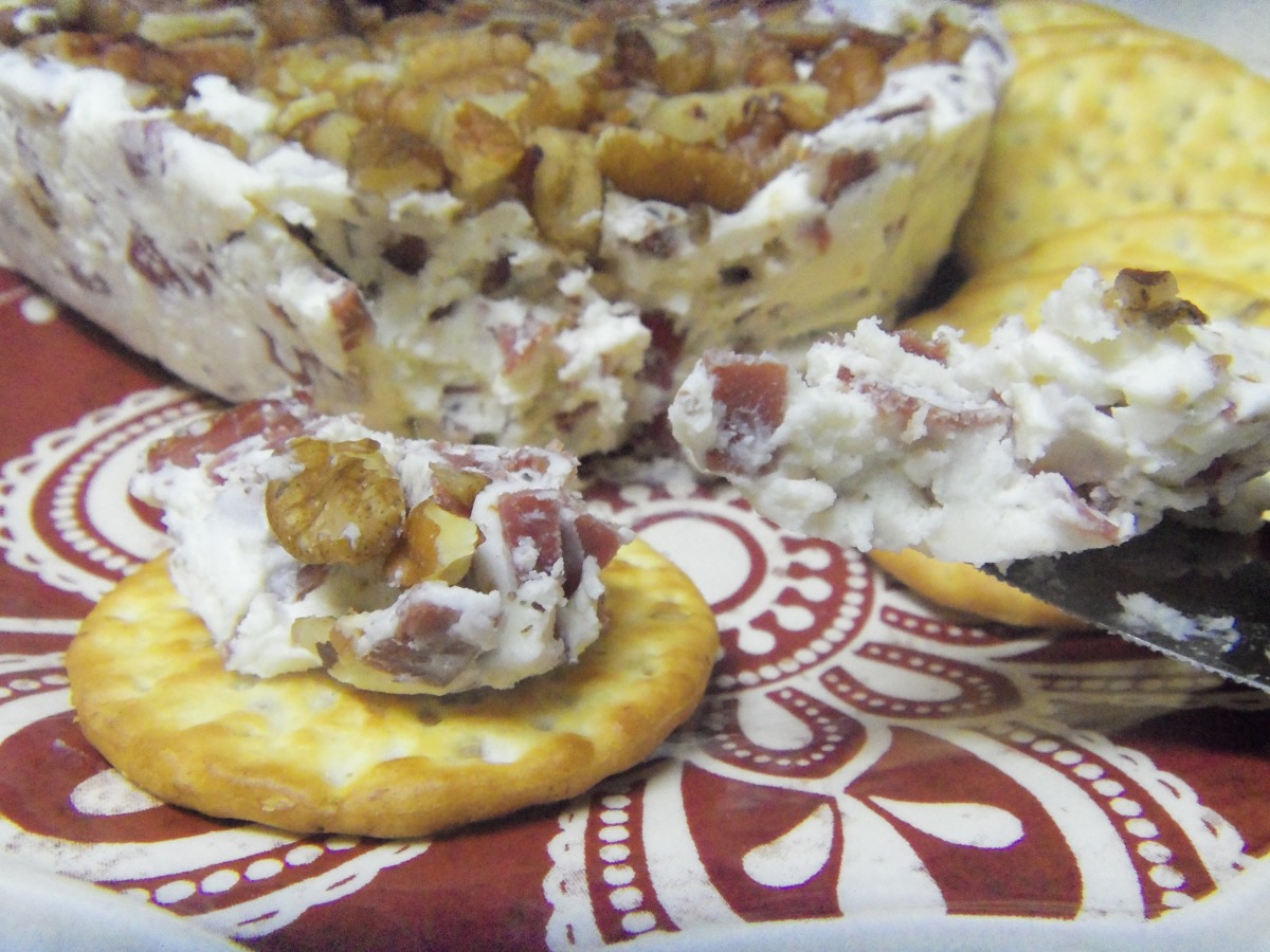 Delicious and Oh so Easy Cheese Ball