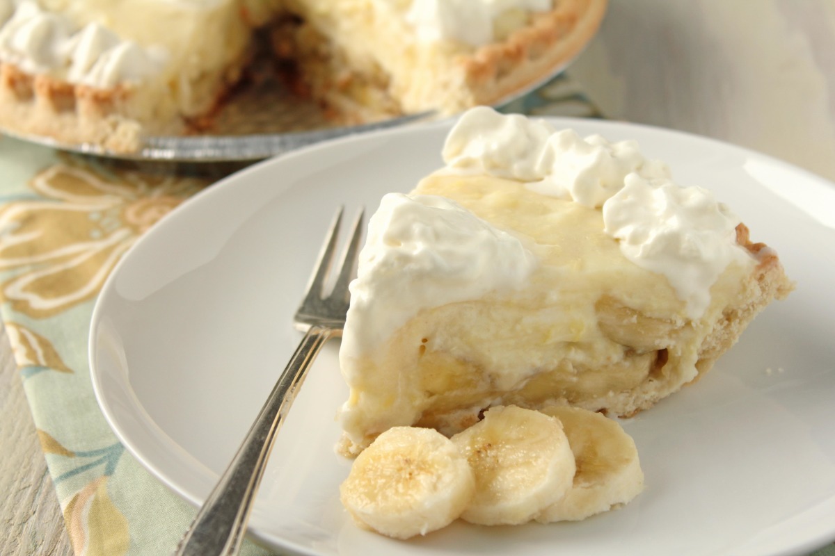 Banana Pudding Poke Cake +VIDEO | Lil' Luna