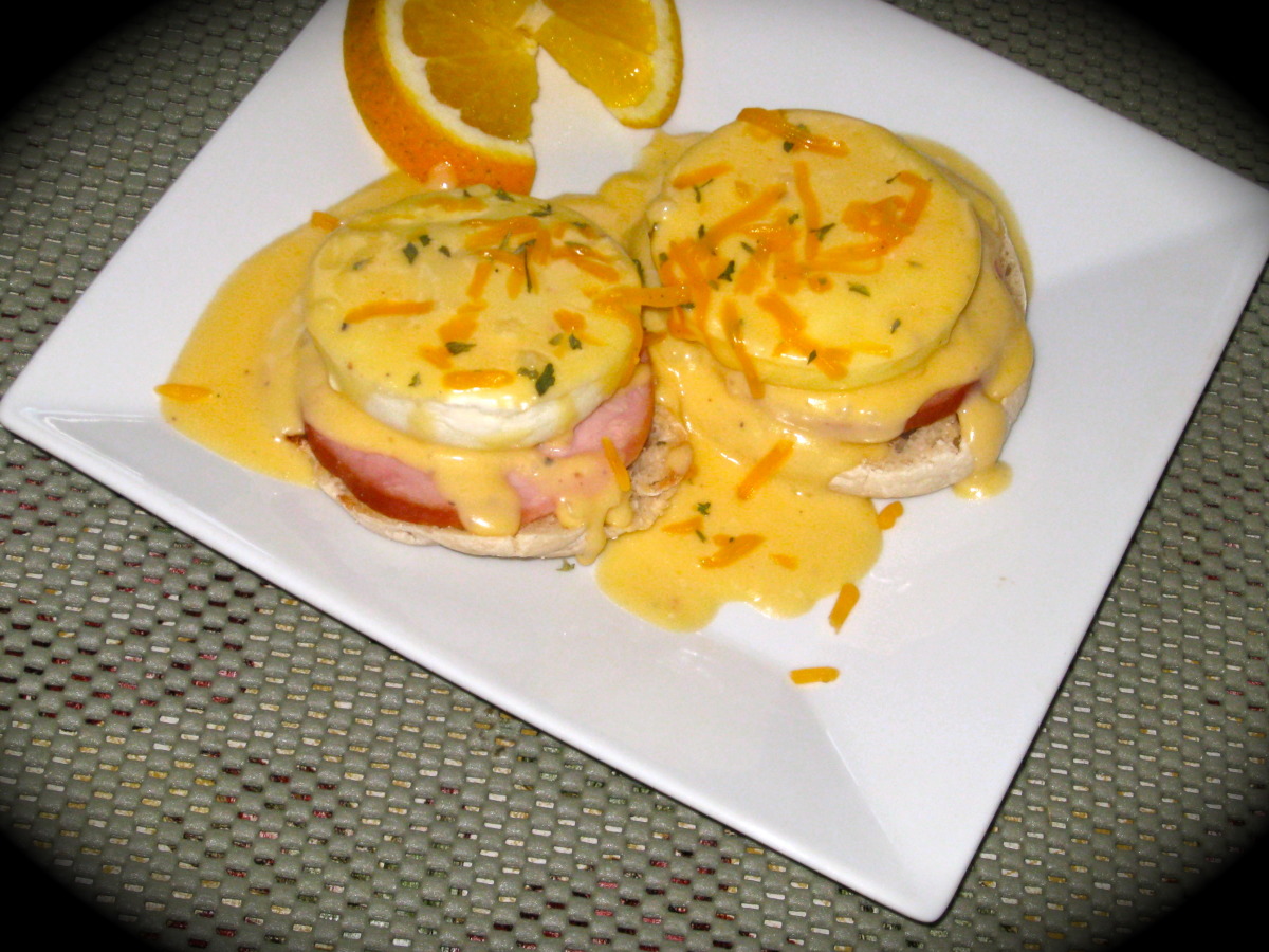 Eggs Benedict With Cheese Sauce Recipe
