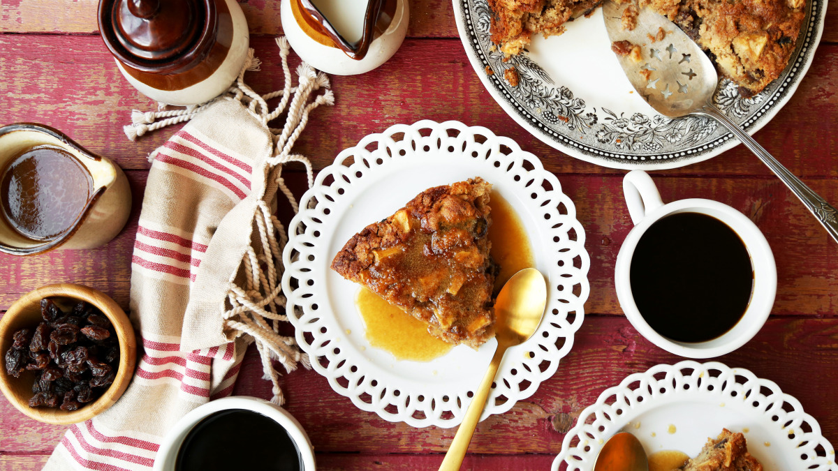 Chunky Apple Spice Cake With Vanilla Butter Sauce