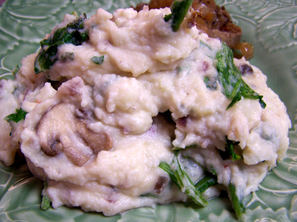 Garlic Mashed Potatoes With Mushrooms and Arugula (Rocket)
