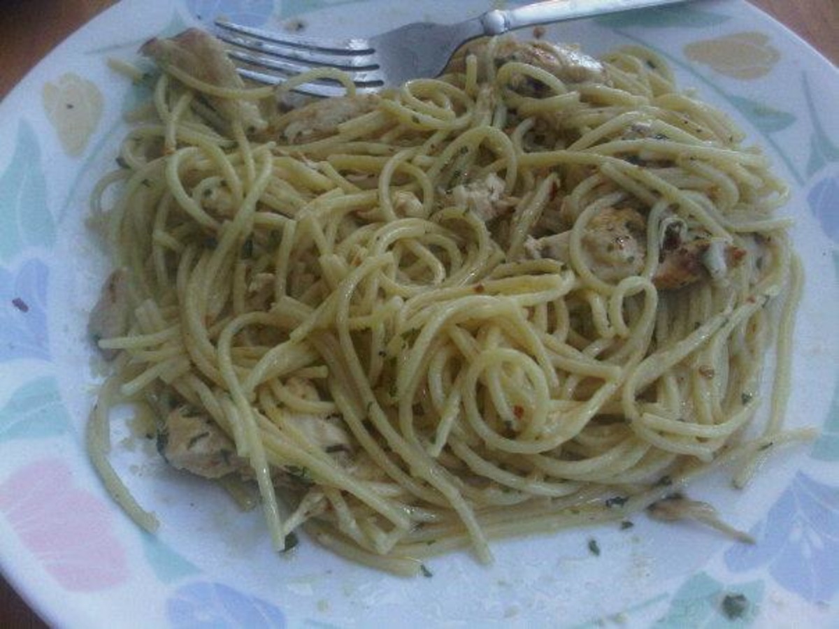 Pasta With Garlic and Oil (Aglio E Olio) image