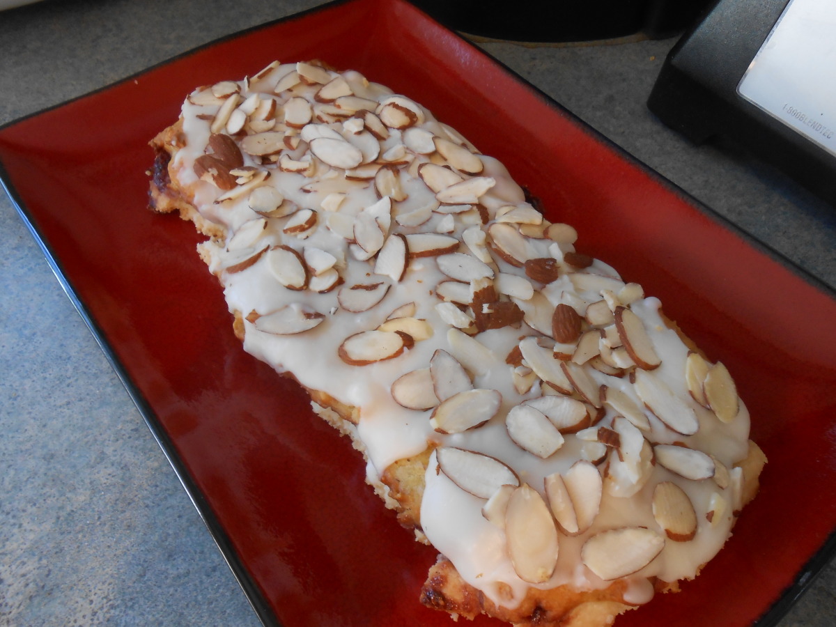 Coffee and Walnut Batternberg Cake – Silagh White