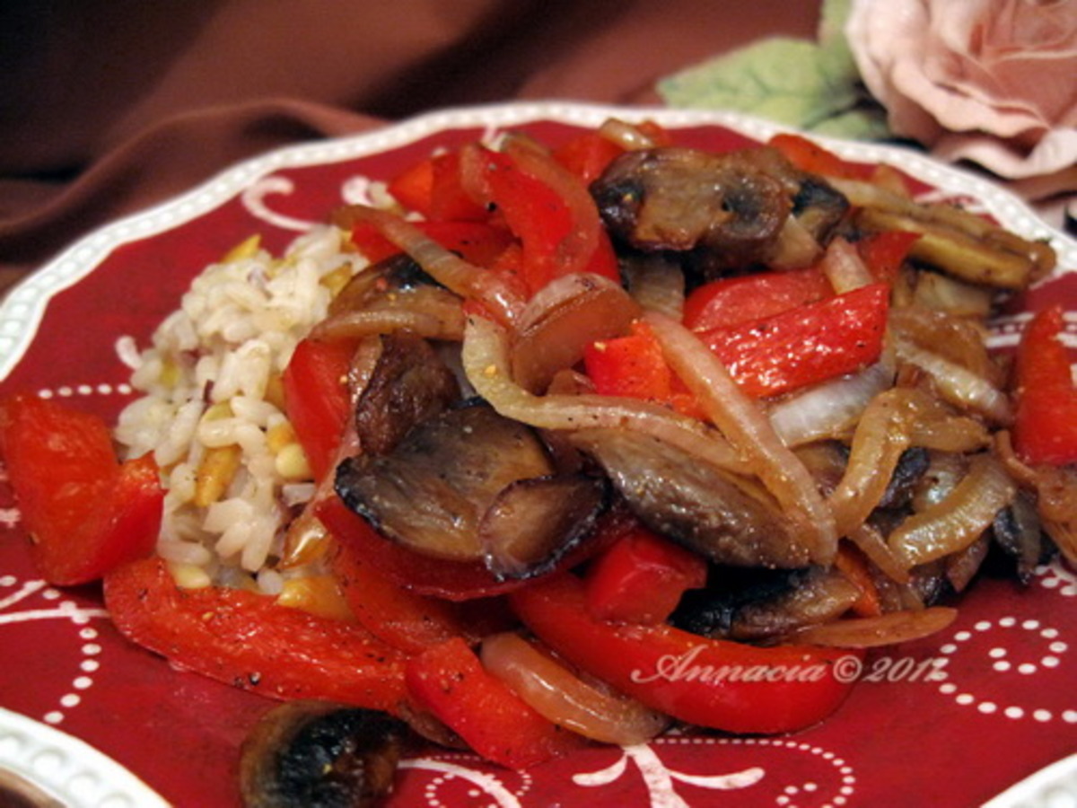 Mushroom, Red Pepper and Onion Saute_image
