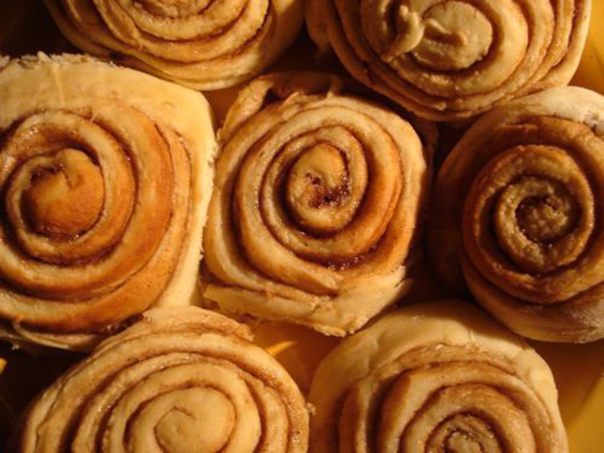 Copycat Cinnabon Rolls With Icing