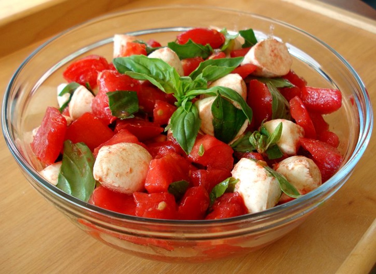 Fresh Tomato & Mozzarella Salad_image