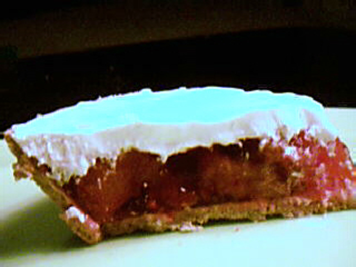 Frozen Strawberries Gelatin Pie
