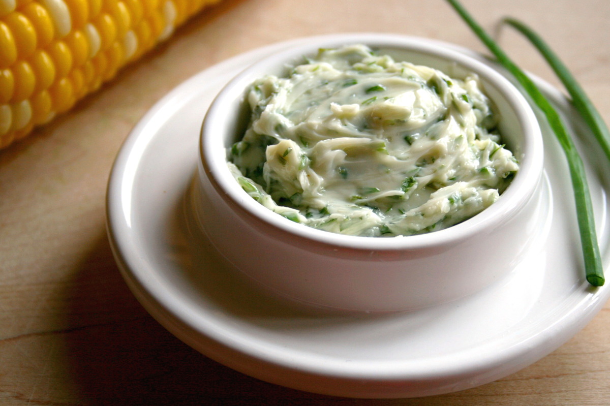 Corn-On-The-Cob With Seasoned Butters_image