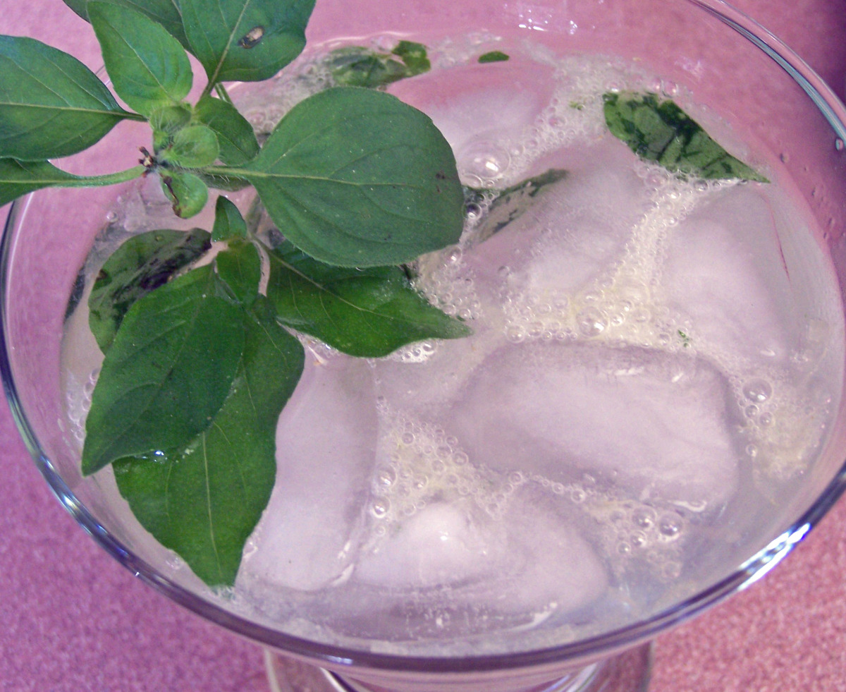 Basil-Lemon Gimlets