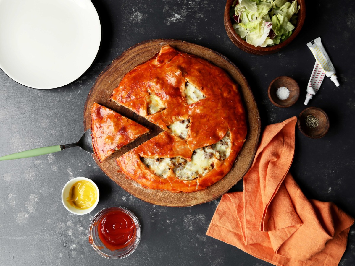 Jack-O'-Lantern Cheeseburger Pie
