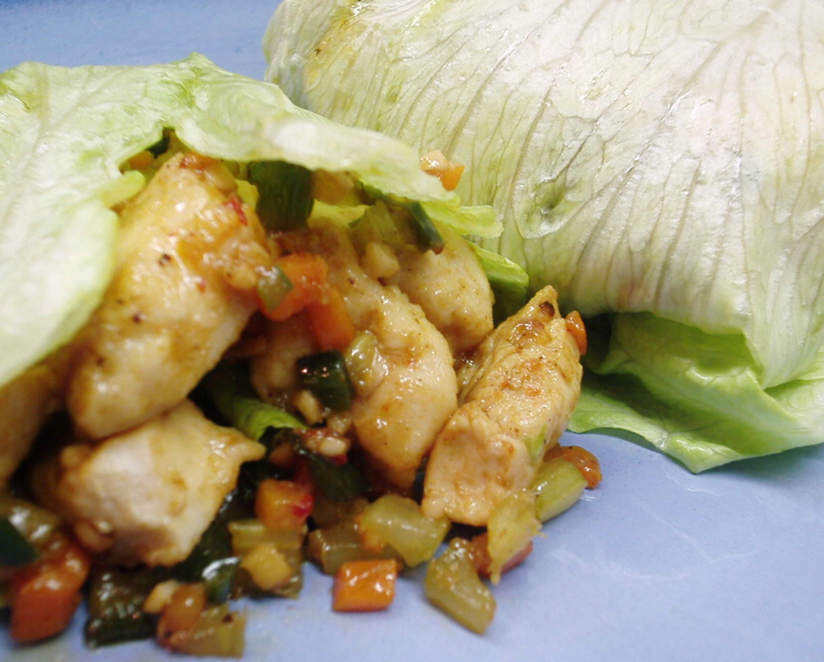 Chicken in Lettuce Leaves