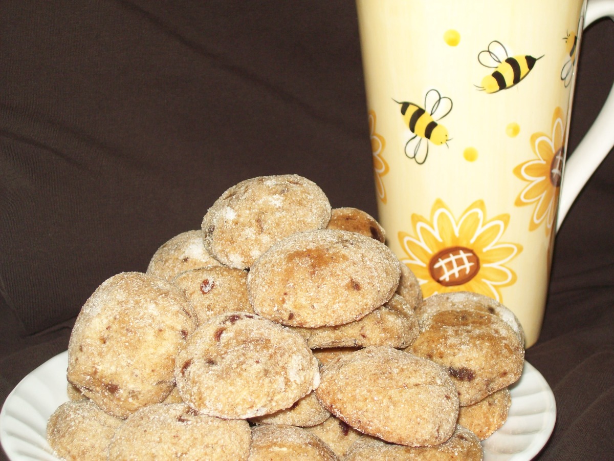 Crackle-Top Ginger Date Cookies