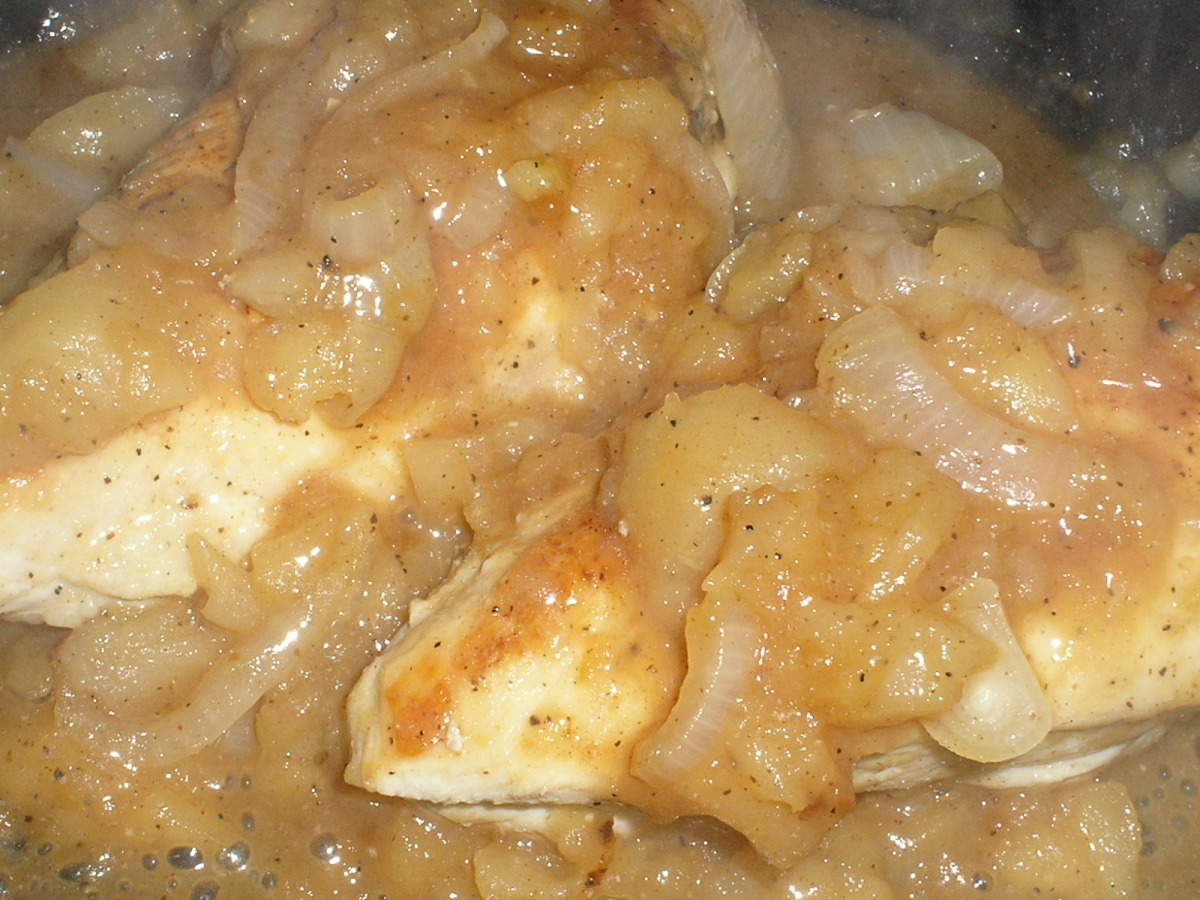 Chicken Smothered With Apples & Onions