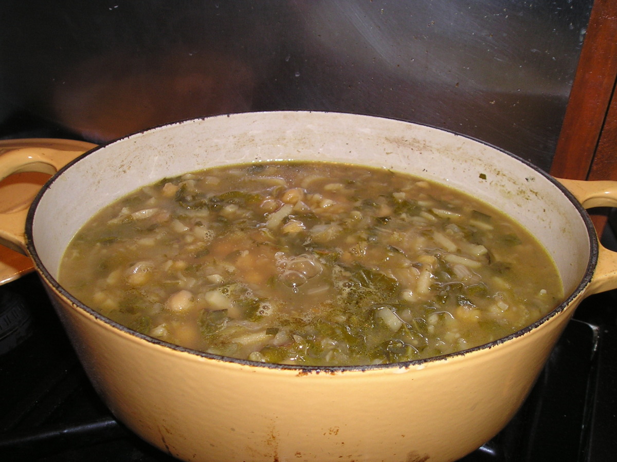 Portuguese Spinach & Chickpea Soup (Sopa De Grao) image
