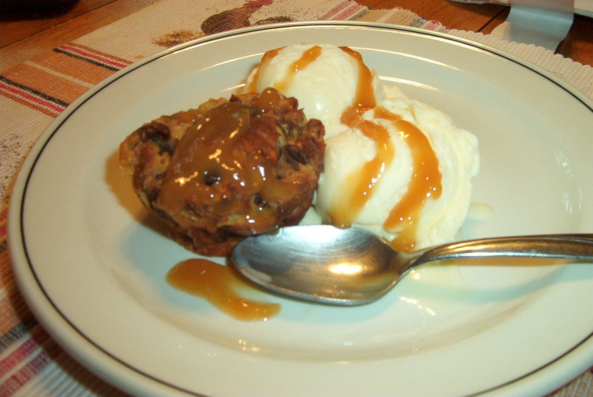 Cinnamon Bread Puddings With Caramel Syrup