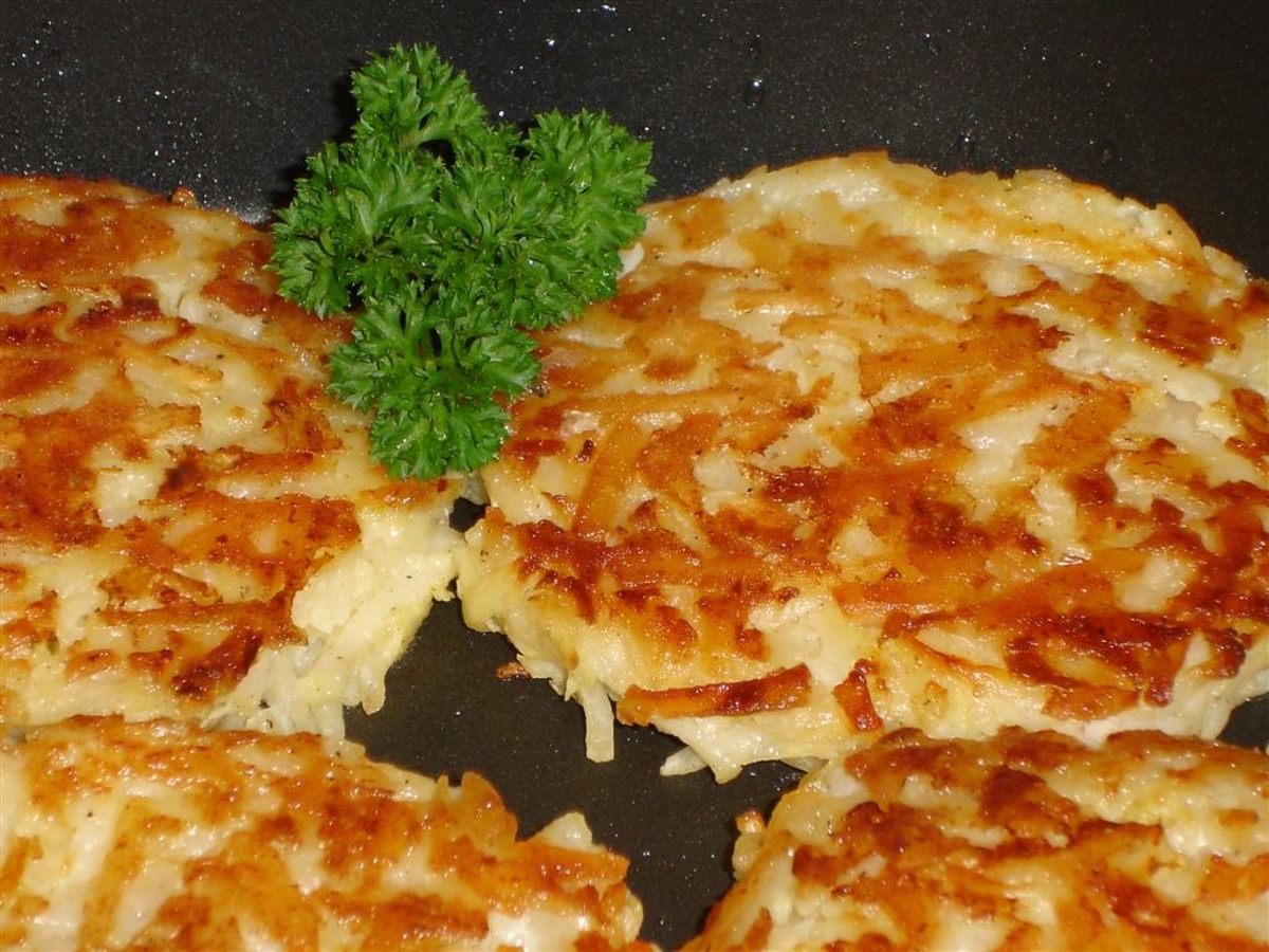 Драники картофельные с сыром и колбасой на сковороде рецепт фото пошагово