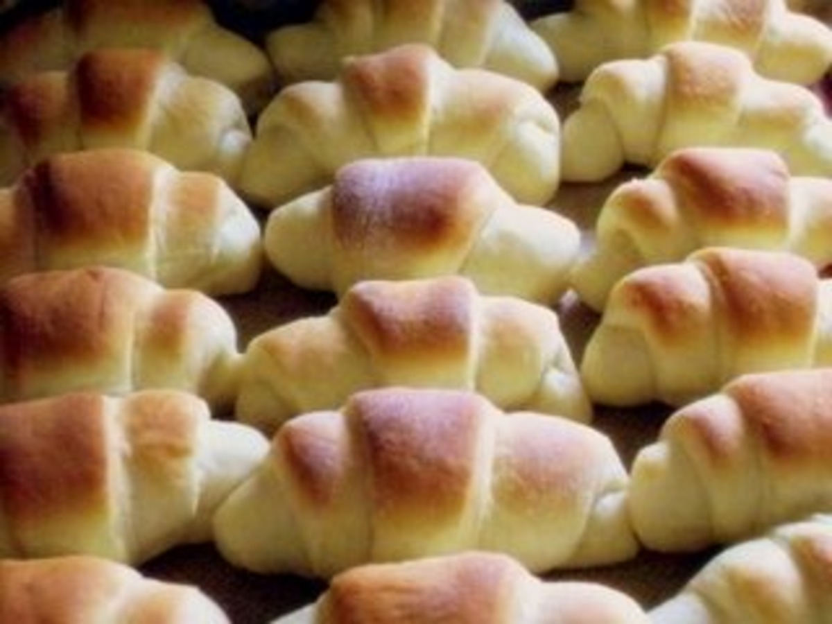 Mom's Melt-In-Your-Mouth Dinner Rolls_image