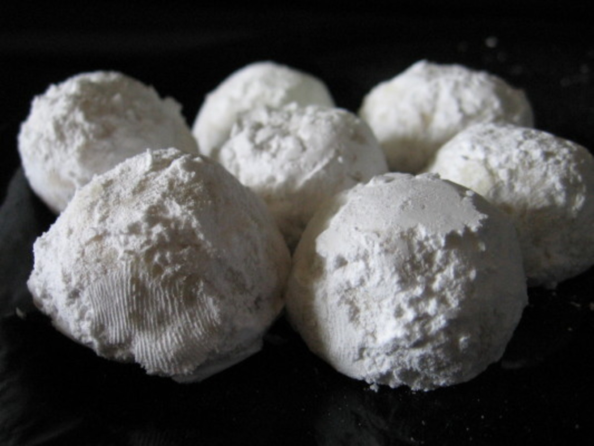 Amaretto Snowballs