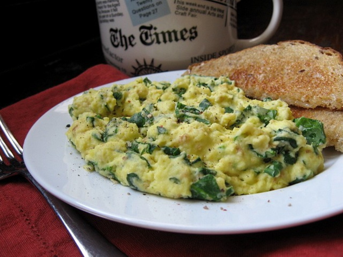 Almost Green Scrambled eggs with Spinach image