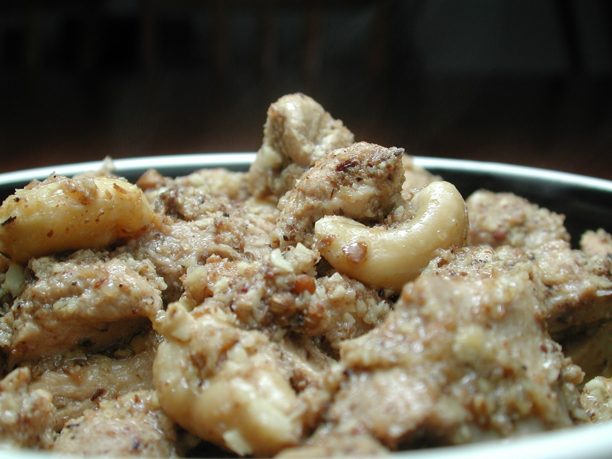 Chicken and Cashew Nuts in Black Spices