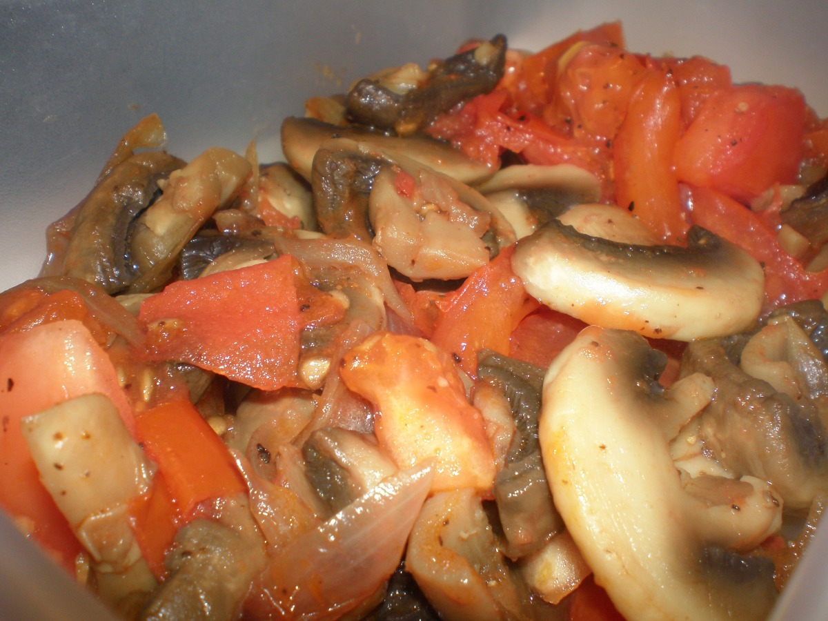 Mushroom, Tomato and Onion Saute_image