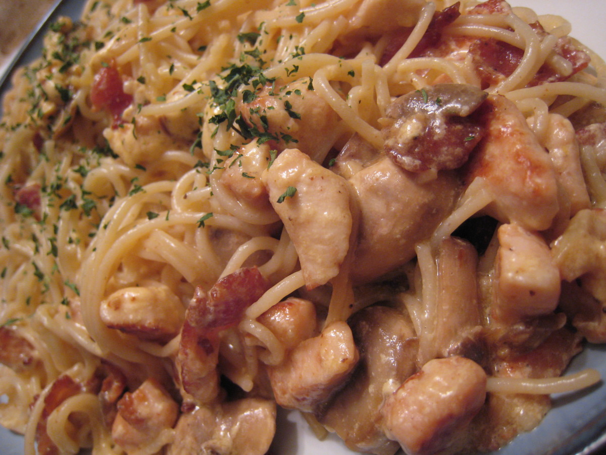 Chicken Pasta With Sour Cream and Cheese Sauce (Zwt3 Western) Recipe