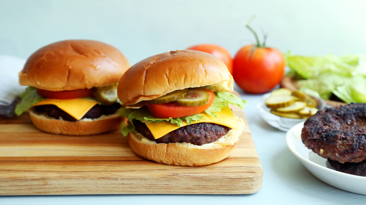 Juicy Indoor Burgers + Sauce » Kay's Clean Eats %