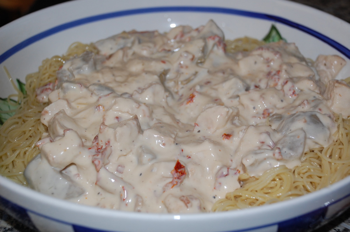 Chicken /W Sun-Dried Tomato & Artichoke Alfredo