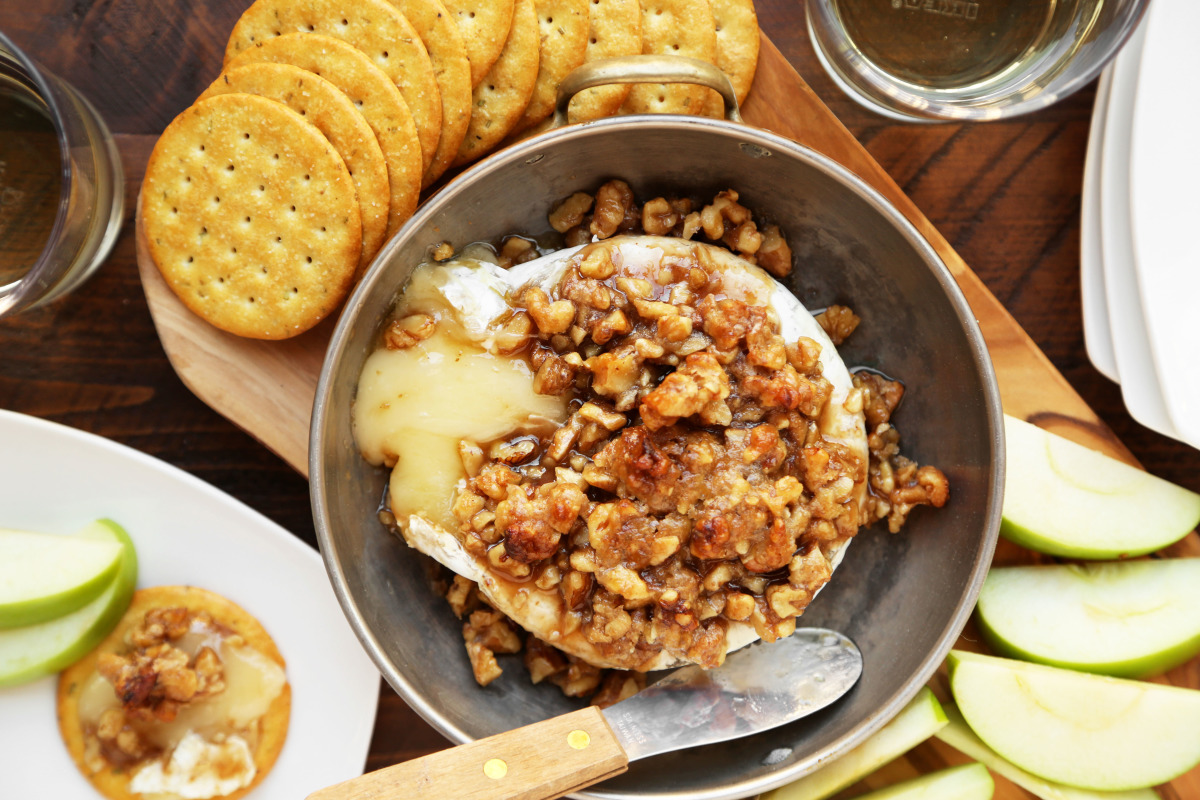 Brown Sugar Walnut Baked Brie – Lemon Tree Dwelling