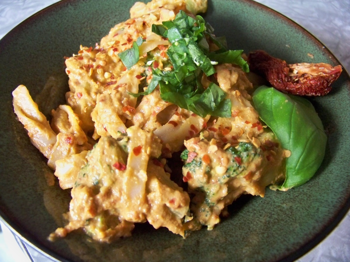 Creamy Basil and Sun-Dried Tomato Vegan Pasta-image