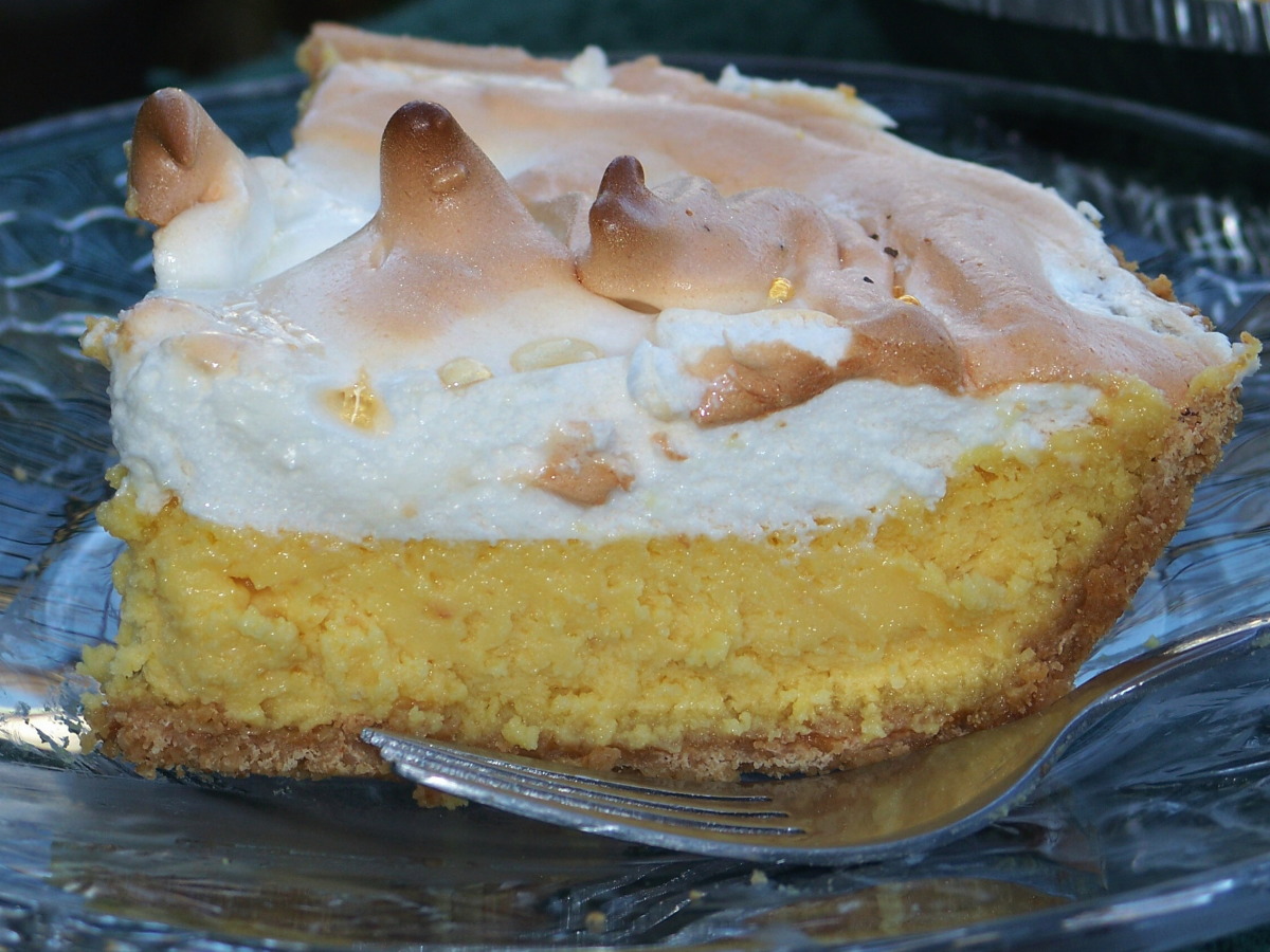 Easy Lemon Meringue Pie - with a cookie crumb crust - Foodle Club