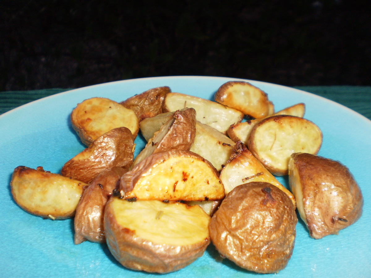 Garlic & Rosemary Baby Potatoes_image