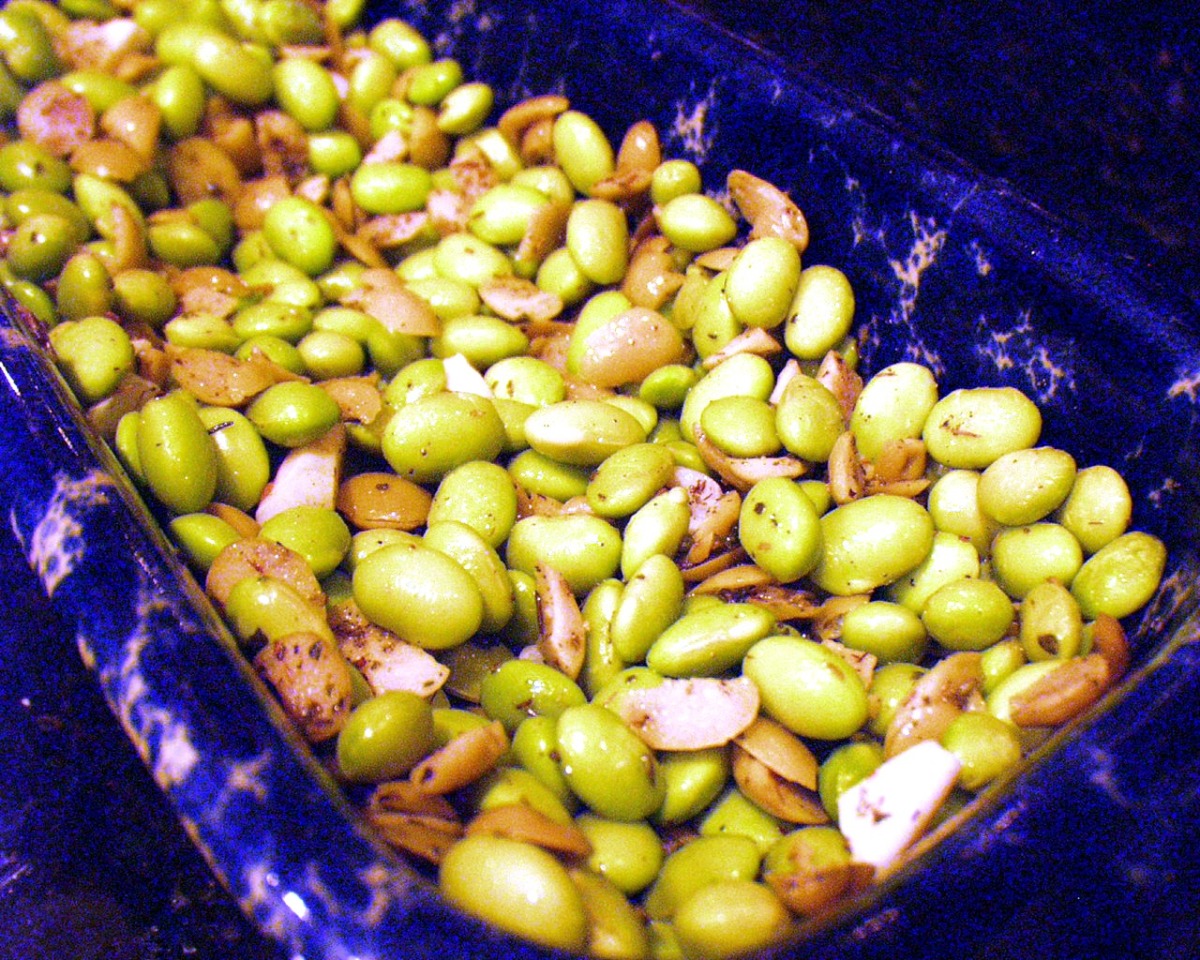 Roasted Edamame With Garlic and Olives_image