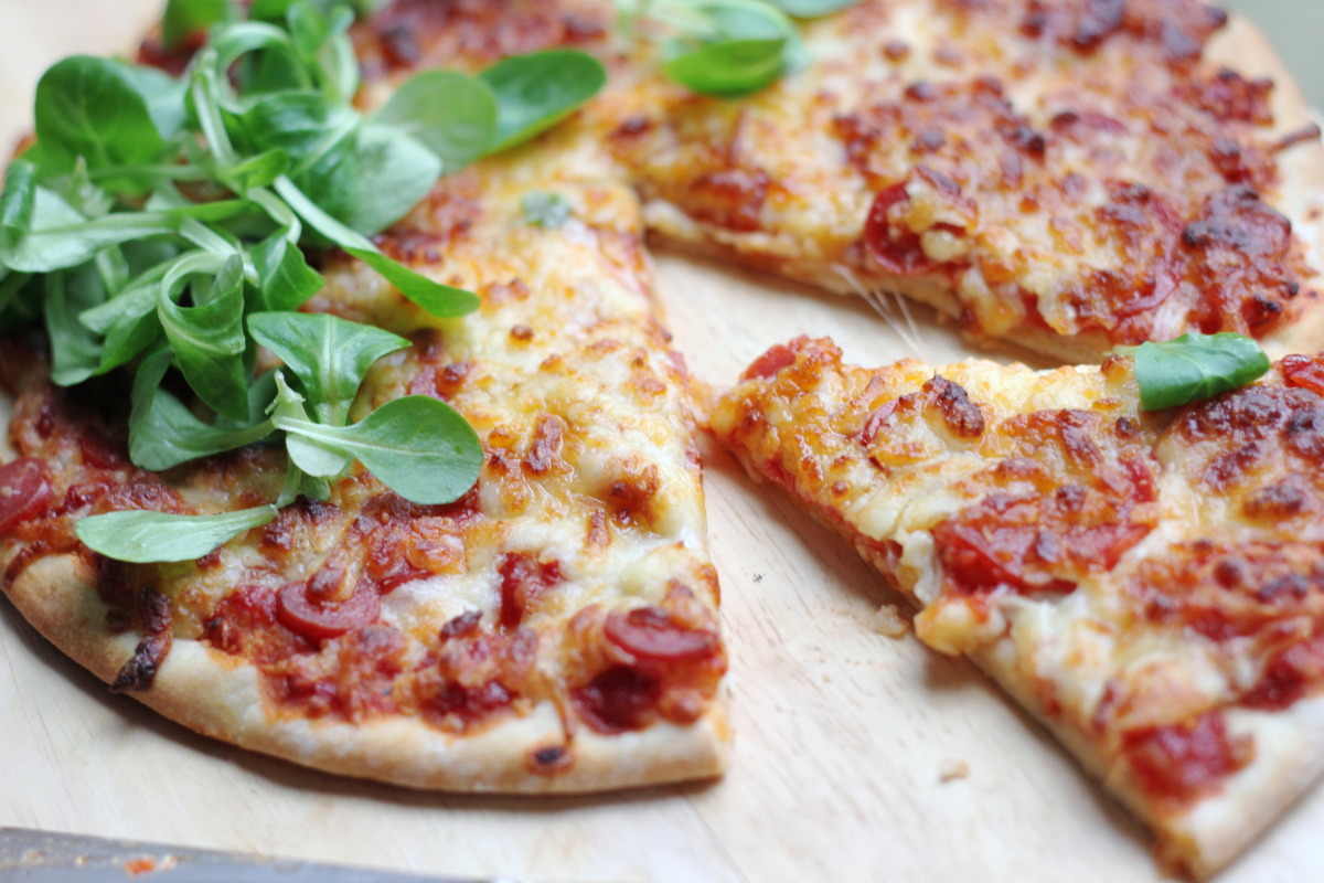 Easy And Quick Homemade Pizza_image