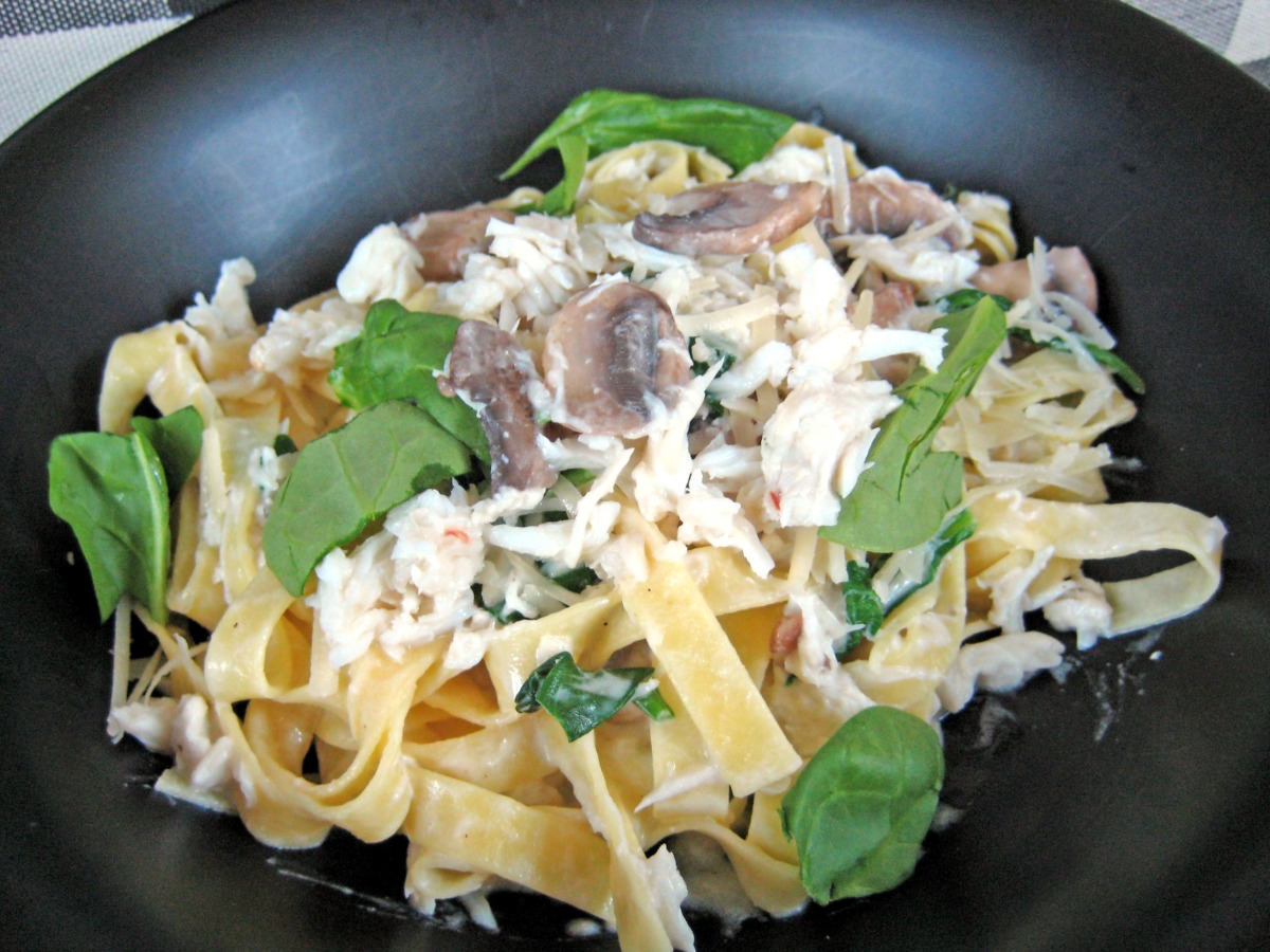 Crab Mushroom Spinach Fettuccine image