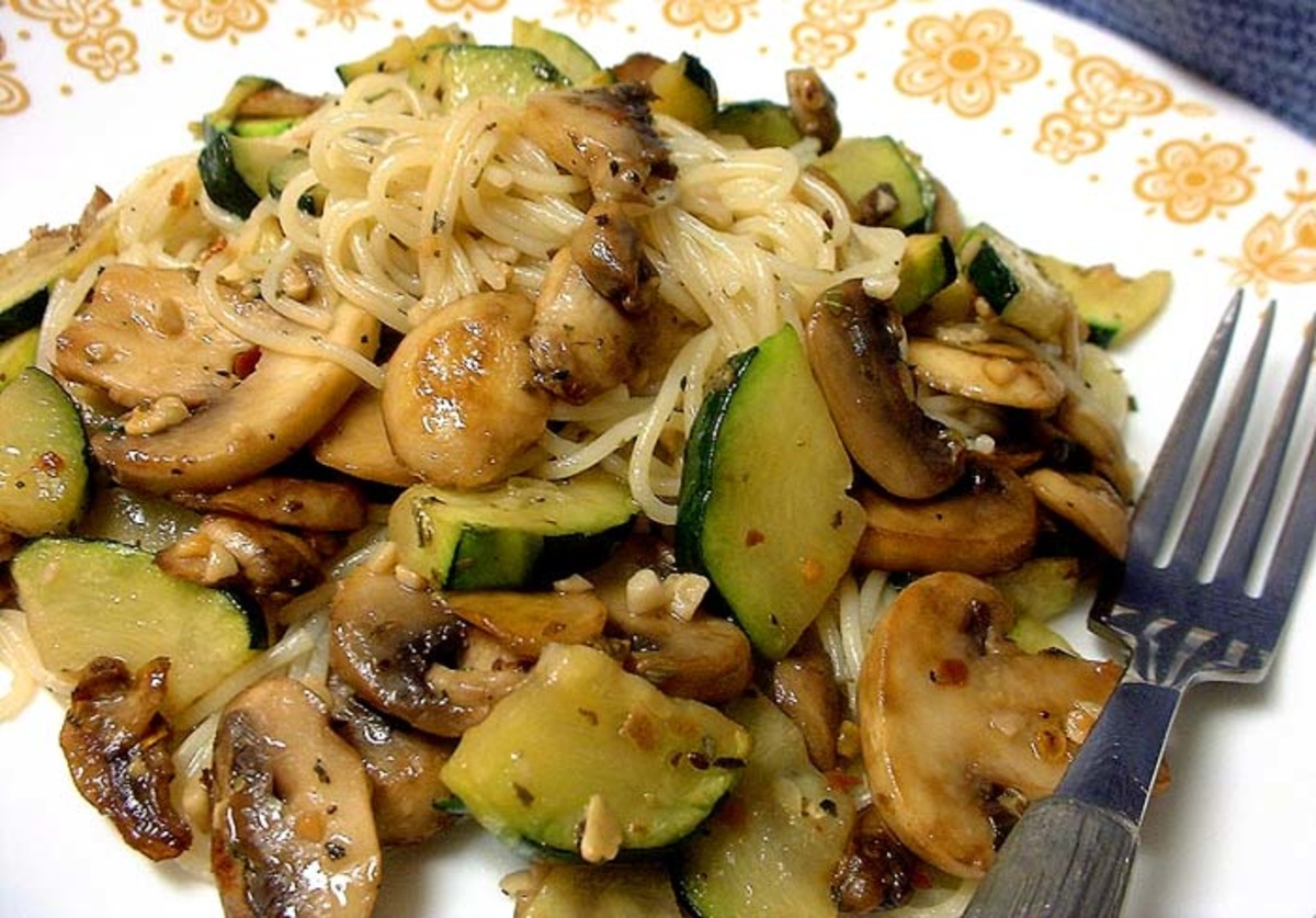 Pasta Zucchini Mushroom Toss With Garlic Herb Sauce For One Recipe Food Com