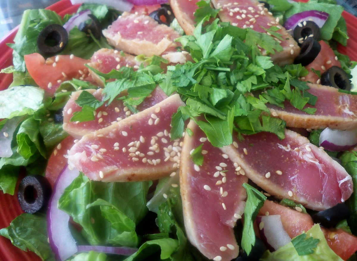 Fresh Seared Tuna Steak Salad