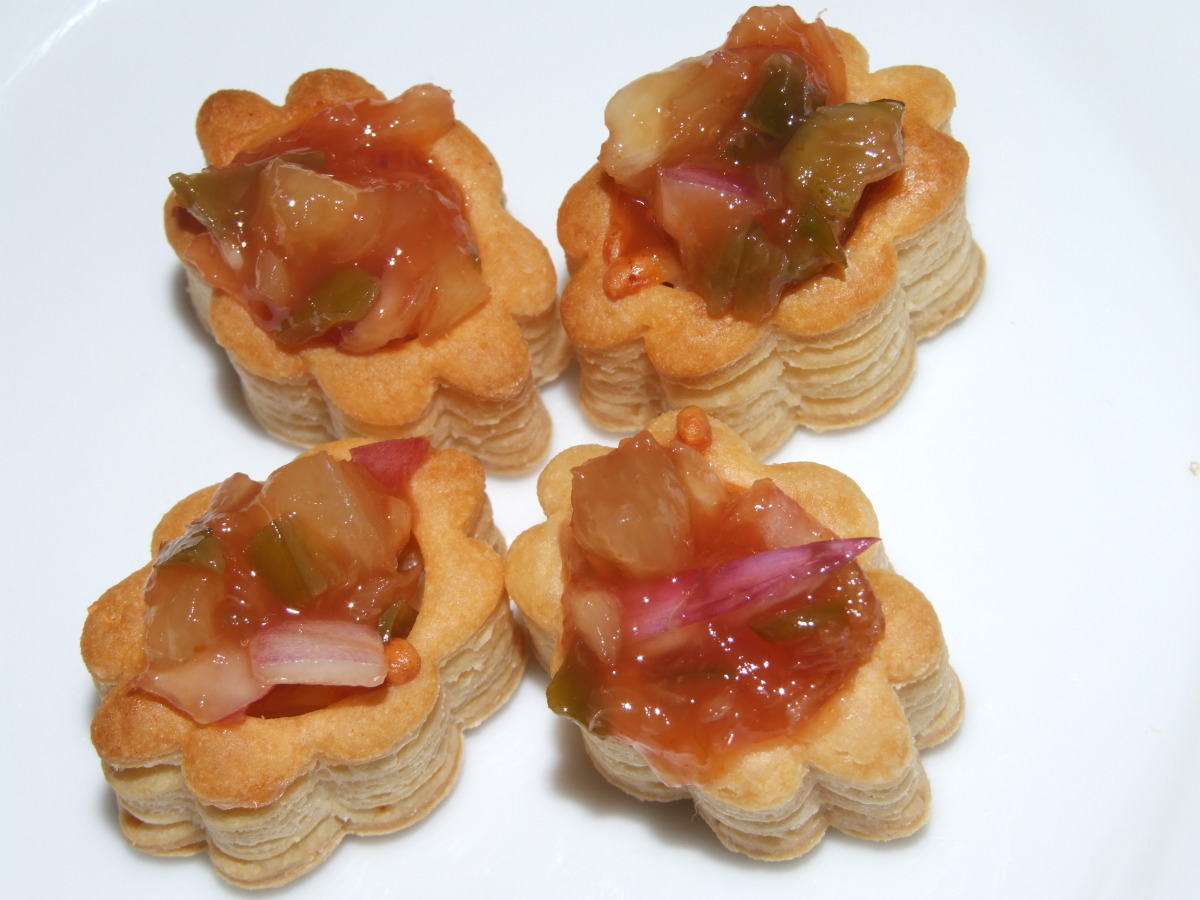 Chicken Vol-Au-Vents With Sweet and Sour Salsa_image