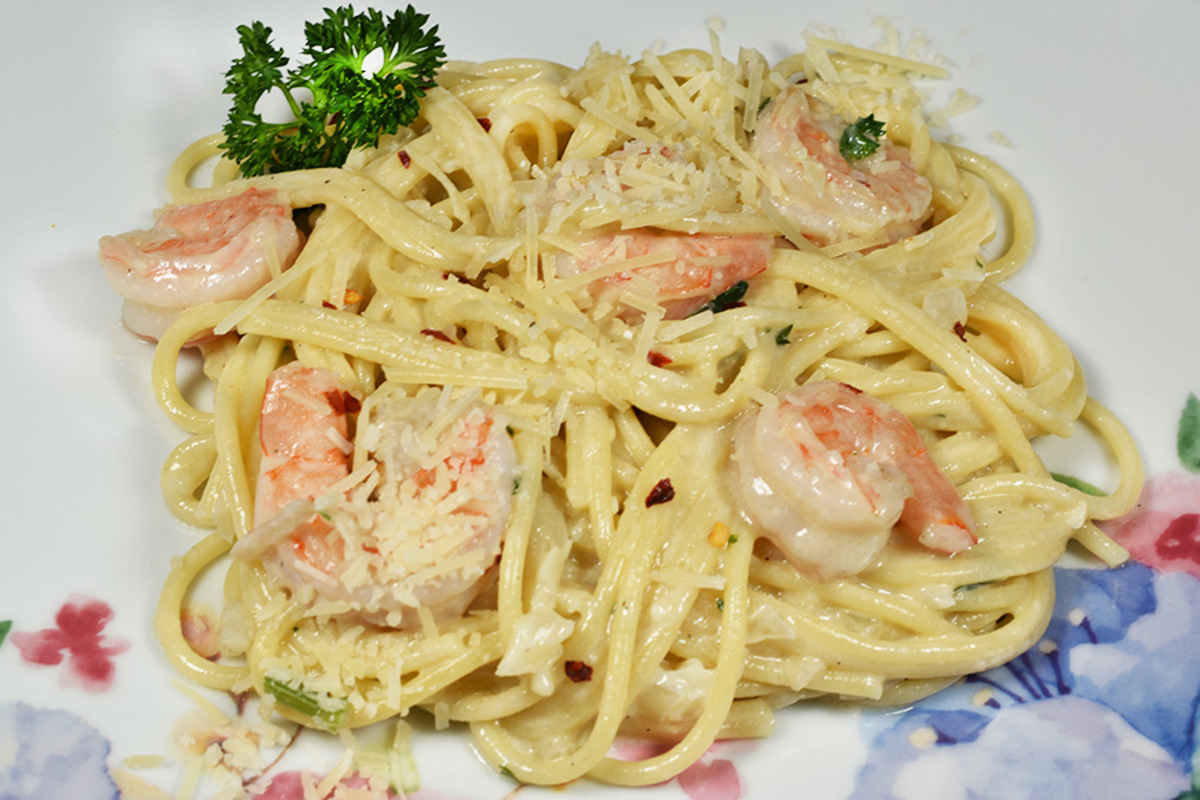 https://img.sndimg.com/food/image/upload/q_92,fl_progressive,w_1200,c_scale/v1/img/recipes/24/40/74/Ju7MEmXSBC2AEAQ4V8Xo_3558shrimppasta.jpg