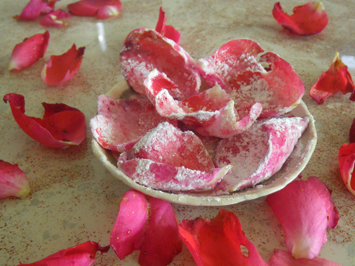 Homemade Crystallised Rose Petals Recipe 