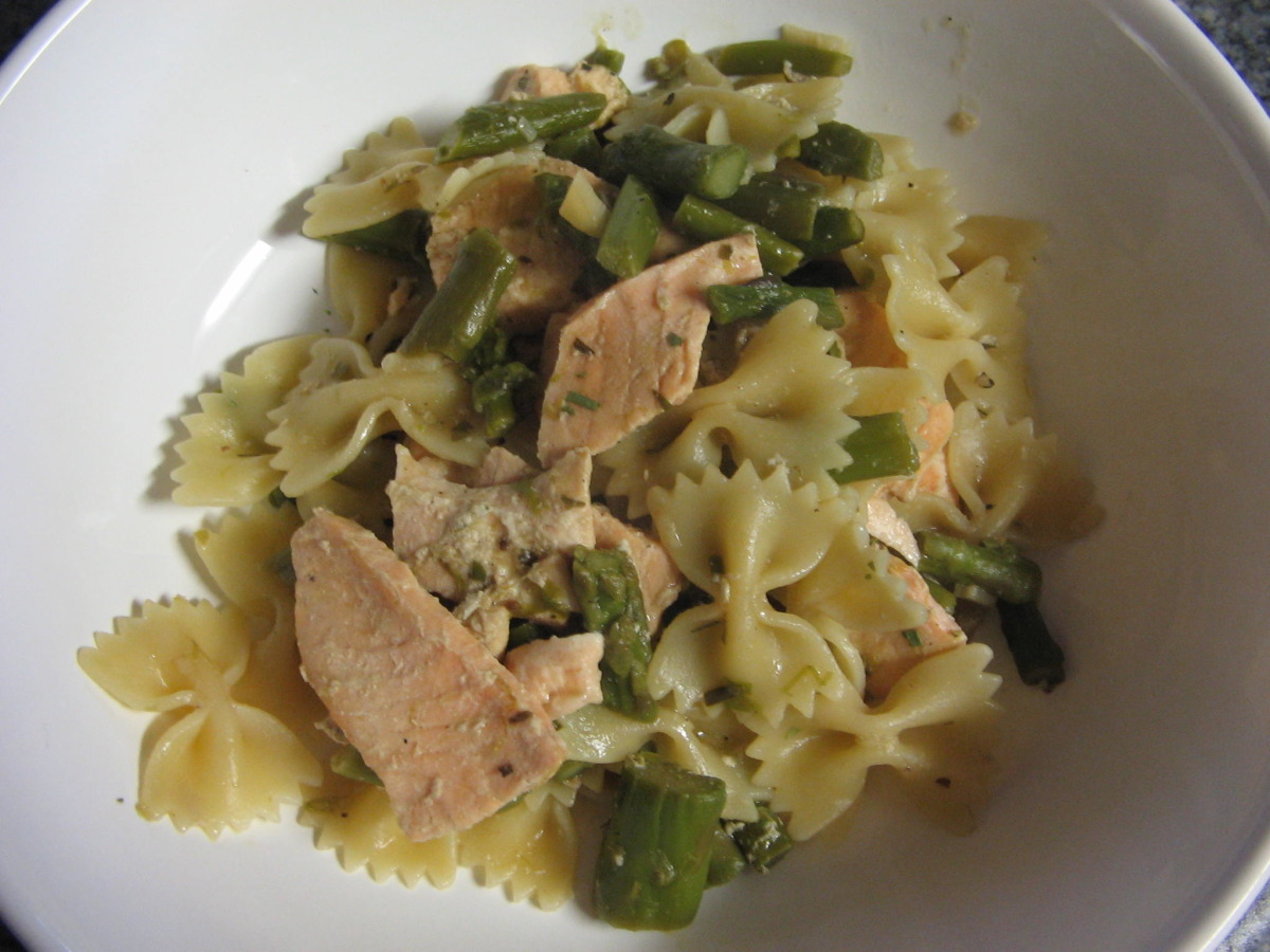 Penne with Salmon and Asparagus image